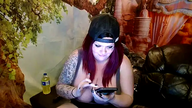 Snapshot of HoneyChambers chatting on November 4, 2025, 11:52 pm HoneyChambers online show from November 4, 2025, 11:52 pm