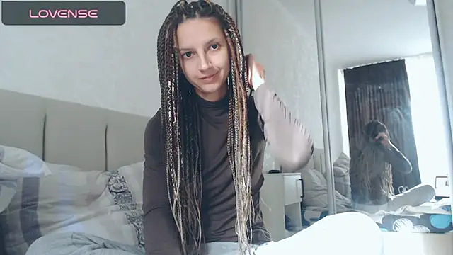 Alisa-w online show from September 18, 2025, 1:14 pm