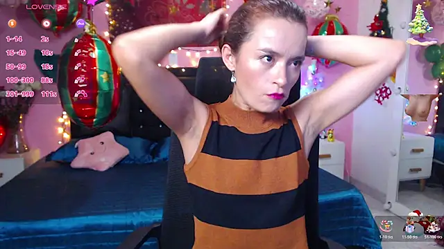 NicoleSantana online show from December 19, 2025, 11:40 pm