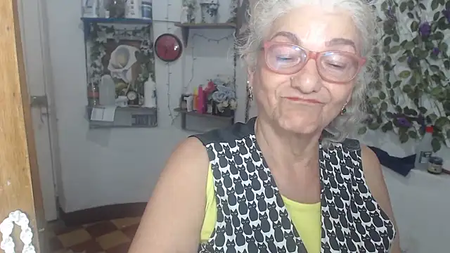 Snapshot of FunnyGrandma chatting on May 24, 2026, 1:27 am FunnyGrandma online show from May 24, 2026, 1:27 am