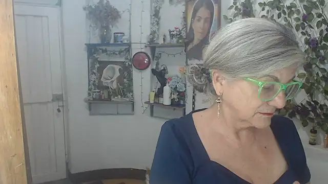 Snapshot of FunnyGrandma chatting on July 16, 2026, 12:29 am FunnyGrandma online show from July 16, 2026, 12:29 am