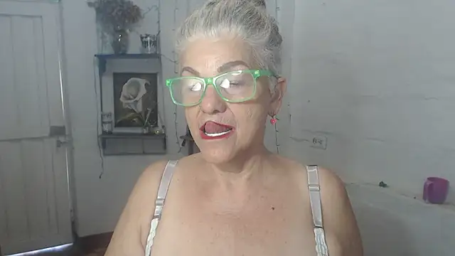 Snapshot of FunnyGrandma chatting on August 2, 2026, 9:34 pm FunnyGrandma online show from August 2, 2026, 9:34 pm
