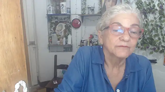 Snapshot of FunnyGrandma chatting on April 30, 2026, 1:01 am FunnyGrandma online show from April 30, 2026, 1:01 am