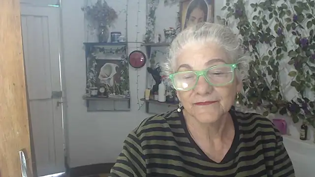 Snapshot of FunnyGrandma chatting on July 13, 2026, 8:52 pm FunnyGrandma online show from July 13, 2026, 8:52 pm