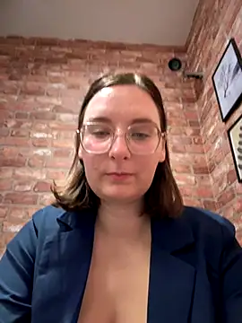 The Snowwhitee online show from October 22, 2025, 8:30 pm