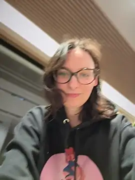 The Snowwhitee online show from March 29, 2026, 6:42 pm