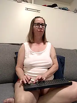SweetandNaughty1 online show from May 6, 2026, 8:02 pm
