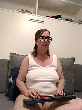 SweetandNaughty1 online show from May 6, 2026, 5:00 am