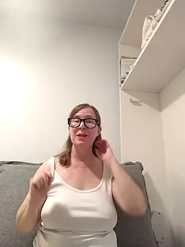 SweetandNaughty1 online show from October 27, 2025, 9:16 pm