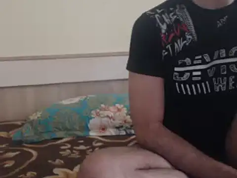 yvesstorm1 online show from February 19, 2025, 1:39 pm