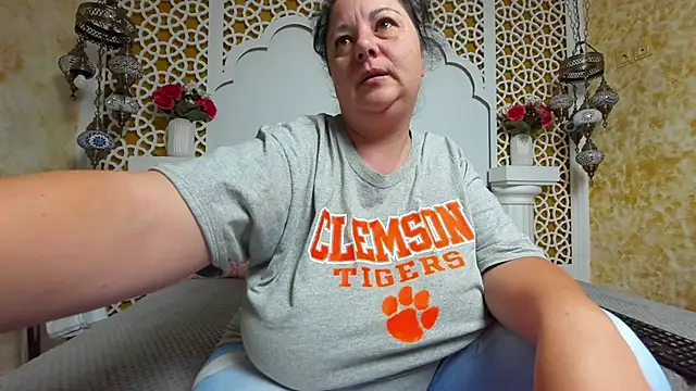 AleshaArabian online show from October 6, 2025, 2:24 am