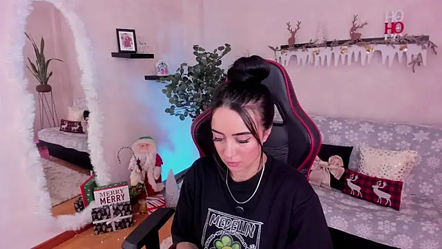 EmmyEvans1 online show from November 23, 2025, 7:46 pm