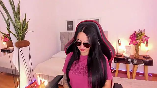 EmmyEvans1 online show from February 22, 2025, 7:36 pm