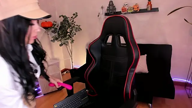 EmmyEvans1 online show from October 8, 2025, 8:09 pm