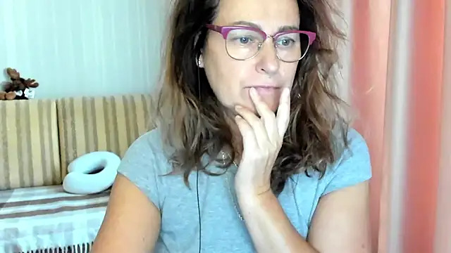 lauraoven online show from October 19, 2025, 12:52 pm