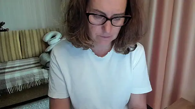 lauraoven online show from June 9, 2026, 8:15 am