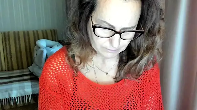 lauraoven online show from November 8, 2025, 10:30 am