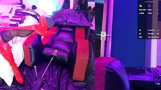 Kinky JXD online show from October 13, 2025, 5:03 pm