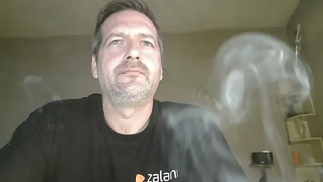 Snapshot of matrikes1 chatting on April 30, 2026, 6:26 pm matrikes1 online show from April 30, 2026, 6:26 pm