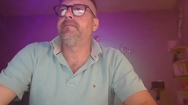 Snapshot of matrikes1 chatting on May 5, 2026, 6:33 pm matrikes1 online show from May 5, 2026, 6:33 pm