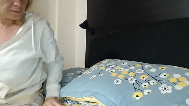 Snapshot of spell_of_love chatting on February 28, 2026, 11:04 pm spell of love online show from February 28, 2026, 11:04 pm