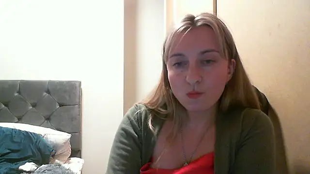 SusanCurt online show from October 9, 2025, 7:25 pm