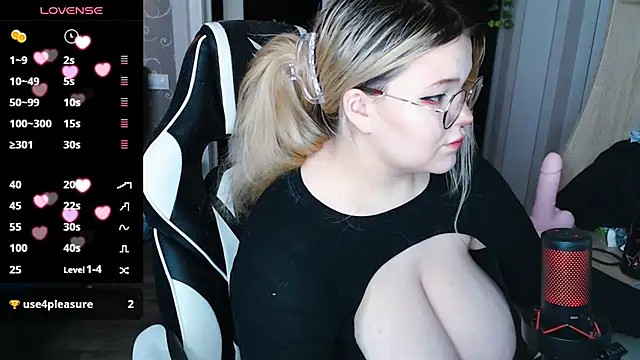 Snapshot of Mini_Mo chatting on February 21, 2025, 11:44 am Mini Mo online show from February 21, 2025, 11:44 am