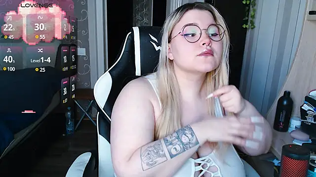 Snapshot of Mini_Mo chatting on February 5, 2025, 10:19 am Mini Mo online show from February 5, 2025, 10:19 am