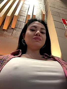 Snapshot of Wet__Bunny chatting on September 14, 2025, 6:36 am Wet Bunny online show from September 14, 2025, 6:36 am