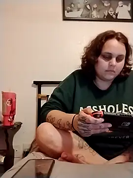 lyshaa online show from October 14, 2025, 2:56 am