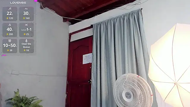 niky doll  online show from September 17, 2025, 1:35 pm