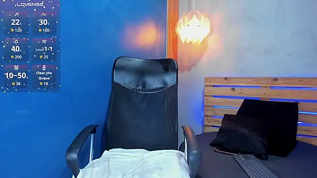 niky doll  online show from October 13, 2025, 1:23 pm