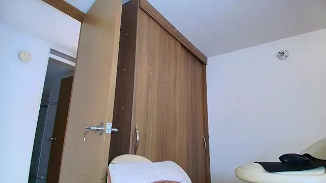 SARA TS FOX online show from April 7, 2026, 7:59 pm