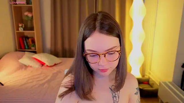 MilenaSaint online show from March 25, 2026, 4:01 am