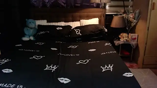 Snapshot of xheavenlytrans chatting on February 22, 2026, 12:02 am xheavenlytrans online show from February 22, 2026, 12:02 am