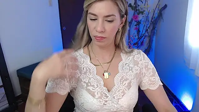 ms sofia x online show from November 4, 2025, 3:27 pm