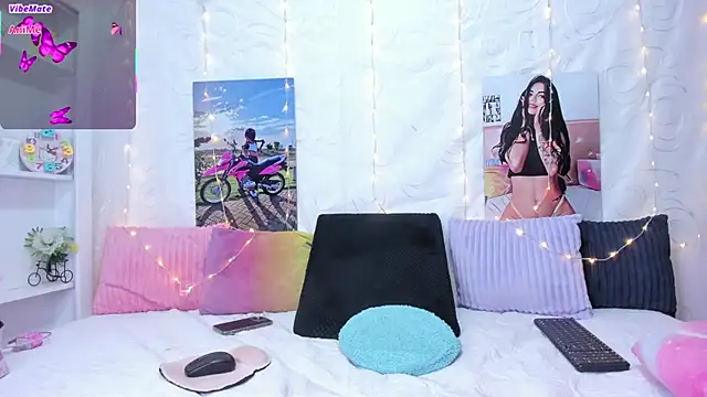 bianca lindaa online show from March 22, 2025, 11:21 am