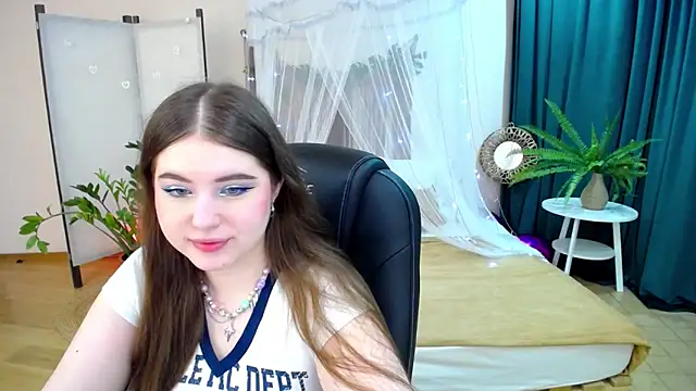 NicoleFoxery online show from March 10, 2025, 6:23 pm