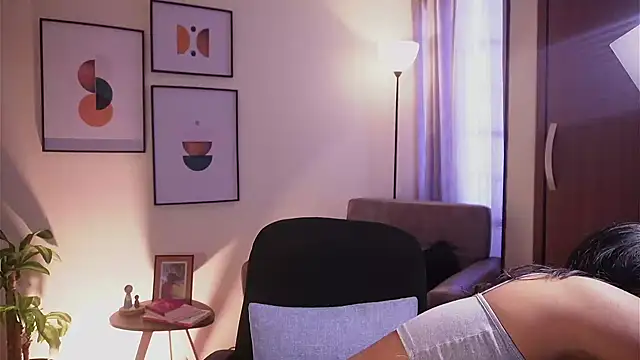 Isabella dior online show from March 4, 2025, 2:42 pm