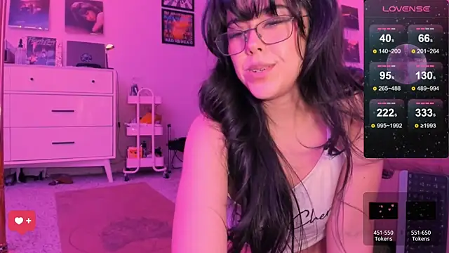 Snapshot of Evie-Luna chatting on February 4, 2025, 1:45 am Evie-Luna online show from February 4, 2025, 1:45 am