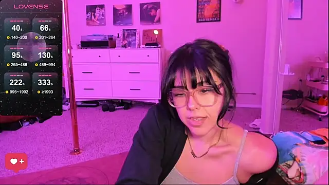 Snapshot of Evie-Luna chatting on February 9, 2025, 3:43 am Evie-Luna online show from February 9, 2025, 3:43 am