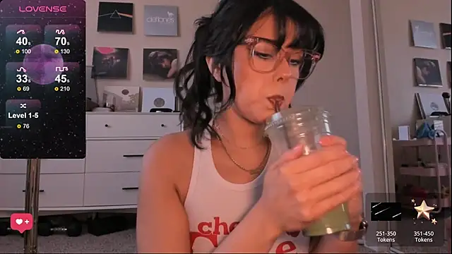 Snapshot of Evie-Luna chatting on February 23, 2025, 12:30 am Evie-Luna online show from February 23, 2025, 12:30 am