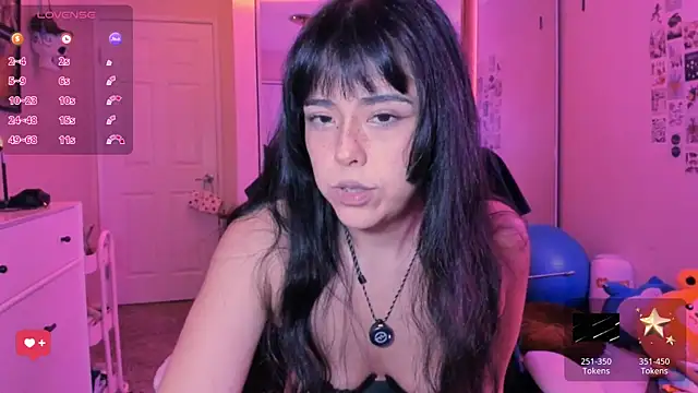 Snapshot of Evie-Luna chatting on July 10, 2026, 3:50 am Evie-Luna online show from July 10, 2026, 3:50 am