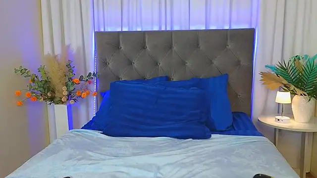 Ariana Petite online show from March 16, 2026, 12:51 am