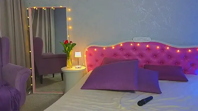 Ariana Petite online show from March 7, 2025, 2:25 am