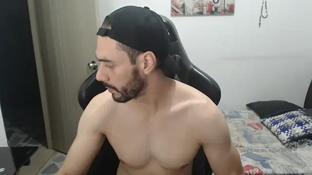 samuelgarcia  online show from October 31, 2025, 10:34 am