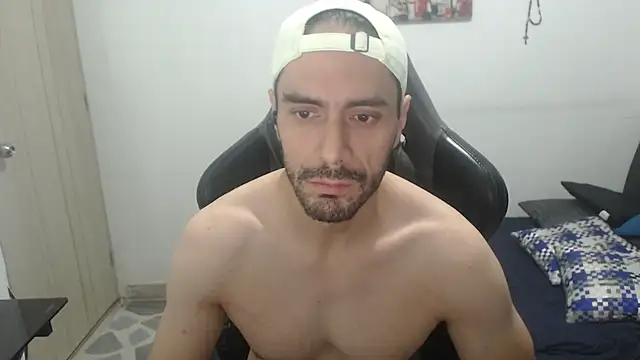 samuelgarcia  online show from October 12, 2025, 11:11 am