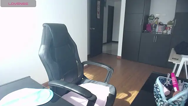 michell fun23 online show from December 3, 2025, 2:16 pm