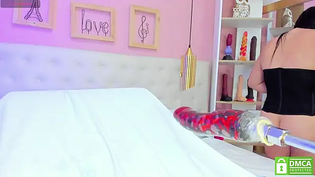 leylla  online show from April 22, 2026, 7:42 pm