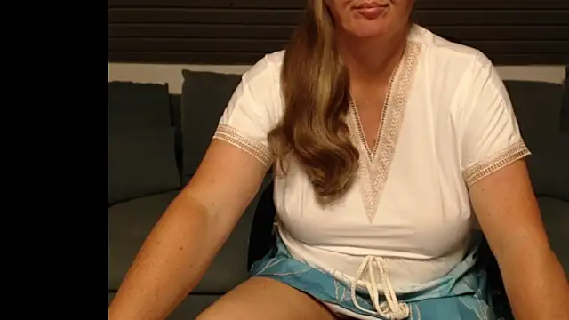 KimMitchelli online show from September 12, 2025, 7:13 pm